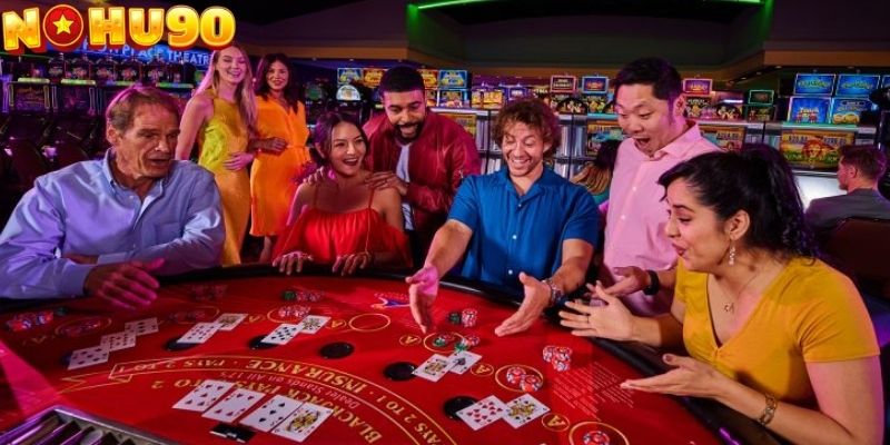 Người chơi được tiếp cận giao diện mô phỏng sảnh bài thực tế